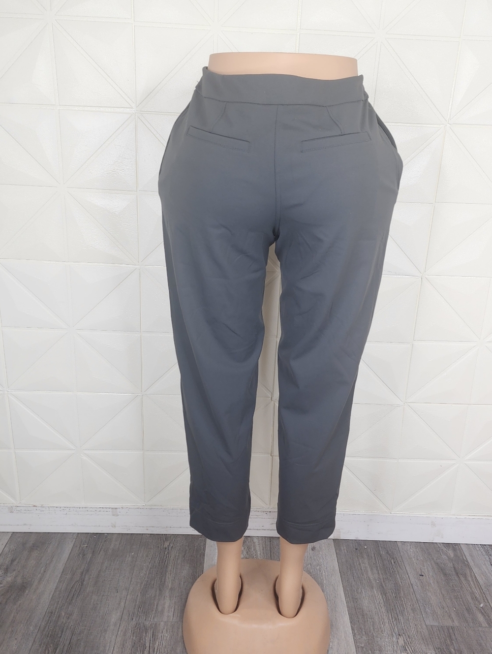 Lululemon Tapered-Leg Mid-Rise Pant Luxtreme black size large - Picture 4 of 7